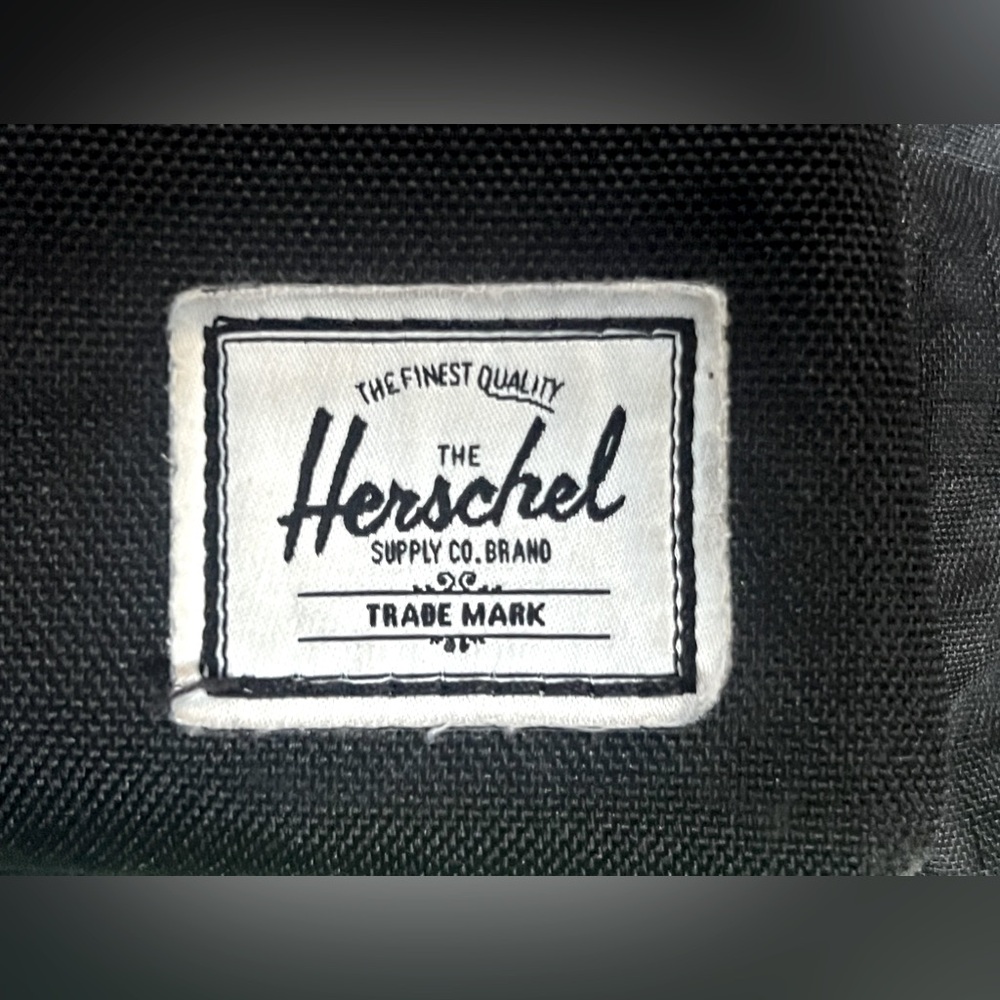 Herschel Classic™ Hip Pack